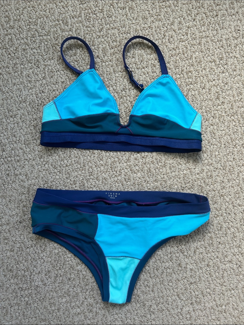 XiRENA Two-Tone Turquoise & Navy Colorblock Bikini Set